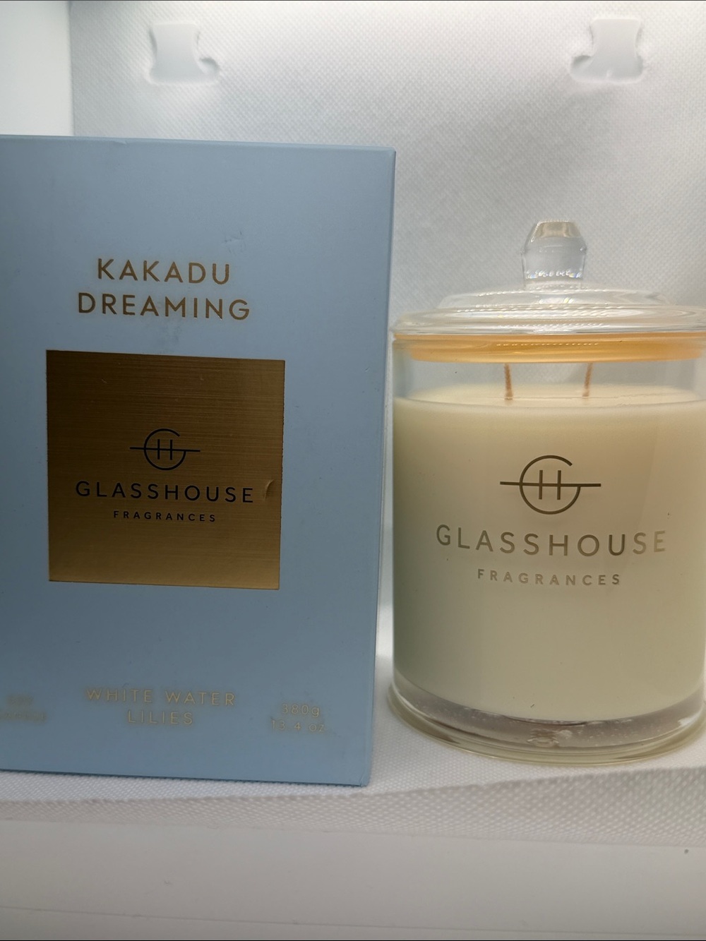 Glasshouse Fragrances "Kakadu Dreaming" White Water Lilies Candle - Cream
